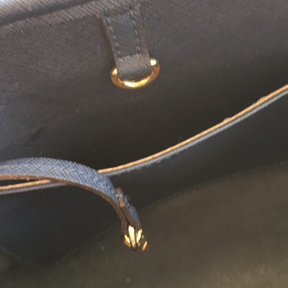 MICHAEL KORS TOTE 🎁🎁🎁 - Picture 3 of 8